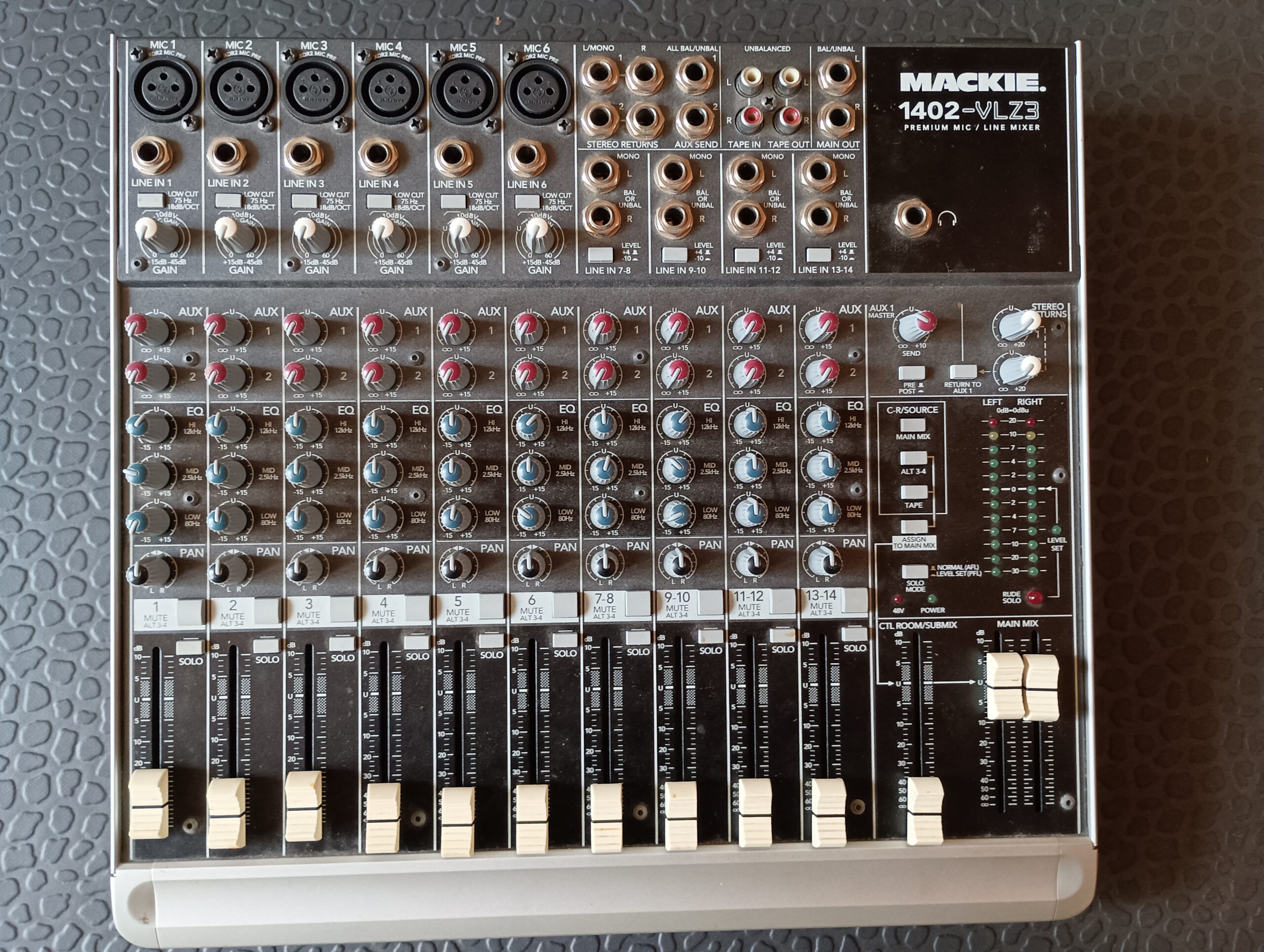 MACKIE 1402-VLZ3 Garso pultas - Image 1